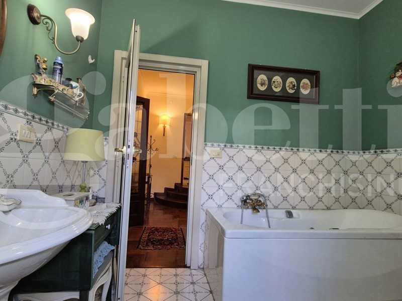 Quadrilocale in Vendita a Napoli, 590'000&euro;, 140 m²