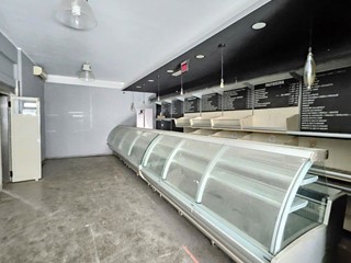 Negozio in Affitto a Palermo, 2'000&euro;, 150 m²