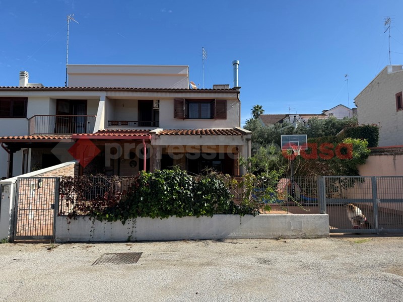 Villa in Vendita a Statte, 215'000&euro;, 180 m²