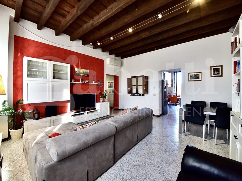 Trilocale in Vendita a Monza, 195'000€, 105 m²