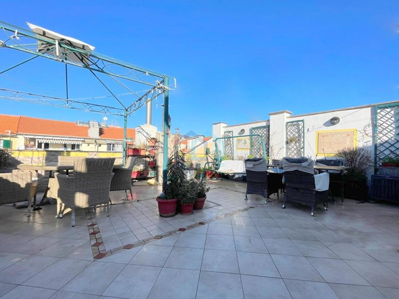 Appartamento in Vendita a Savona, 480'000€, 244 m²