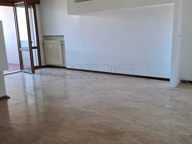 Appartamento in Vendita a Padova, zona San Carlo, 198'000€, 145 m², con Box