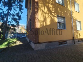 Bilocale in Affitto a Gallarate, zona Stazione, 850&euro;, 86 m², arredato, con Box