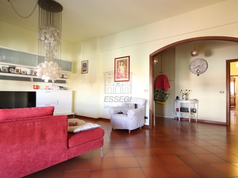 Appartamento in Vendita a Lucca, 360'000€, 160 m², con Box