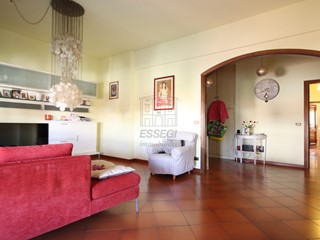 Appartamento in Vendita a Lucca, 360'000€, 160 m², con Box