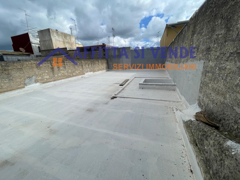 Capannone in Vendita a Floridia, 67'000€, 141 m²