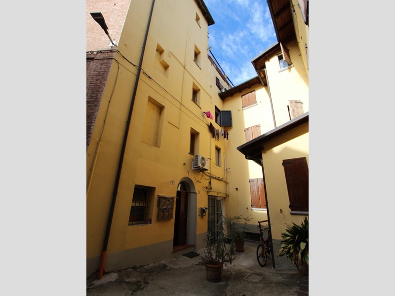 Trilocale in Vendita a Valsamoggia, zona Bazzano, 85'000€, 40 m²