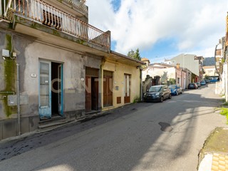 Quadrilocale in Vendita a Zafferana Etnea, 77'000€, 131 m²