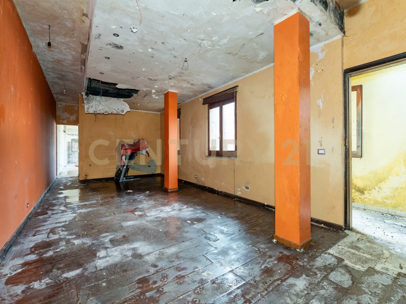 Quadrilocale in Vendita a Zafferana Etnea, 84'000€, 118 m²