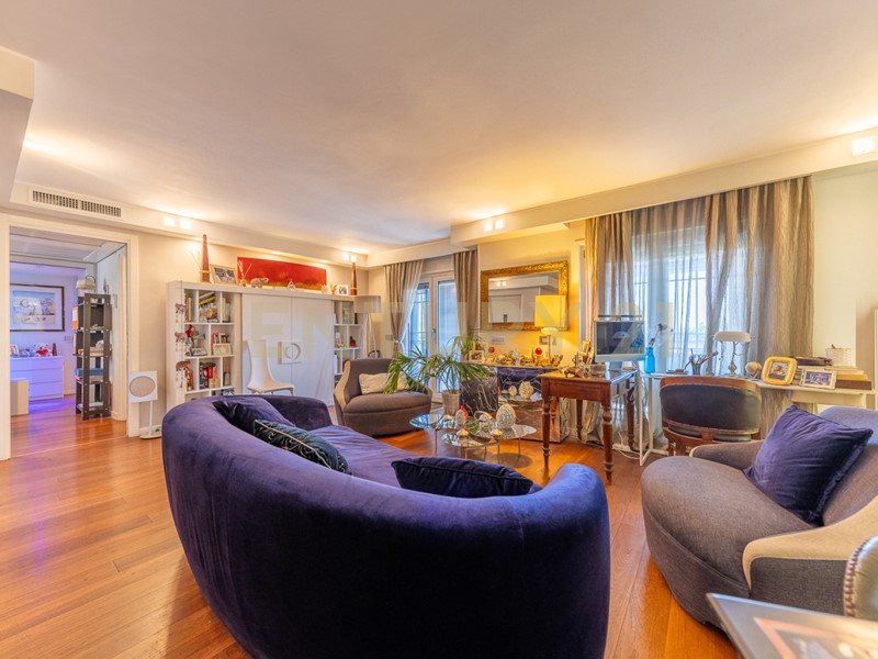 Appartamento in Vendita a Roma, zona Porta di Roma, 699'000€, 197 m², arredato, con Box