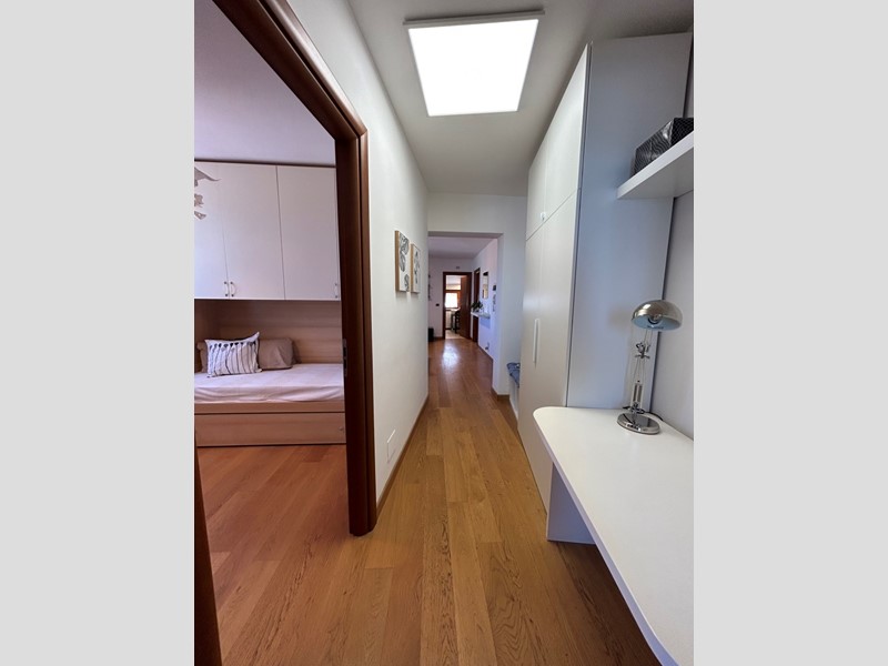 Appartamento in Affitto a Ancona, 1'100€, 85 m², arredato