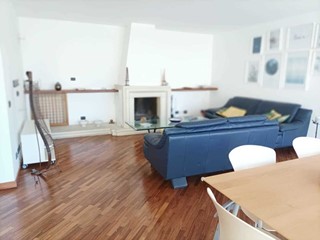 Bilocale in Affitto a Lecce, 1'200€, 106 m², con Box