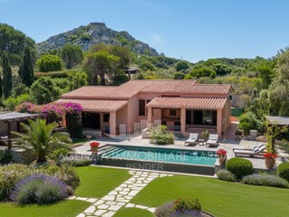 Casa Indipendente in Vendita a Trinità d'Agultu e Vignola, zona Costa Paradiso, 550'000&euro;, 190 m², con Box