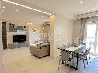 Appartamento in Vendita a Adrano, 95'000€, 120 m², con Box