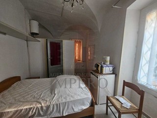 Magazzino in Vendita a Ventimiglia, zona Centro Storico, 28'000€, 20 m²
