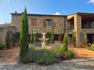 Casa Indipendente in Vendita a Allerona, 2'100'000&euro;, 606 m², arredato