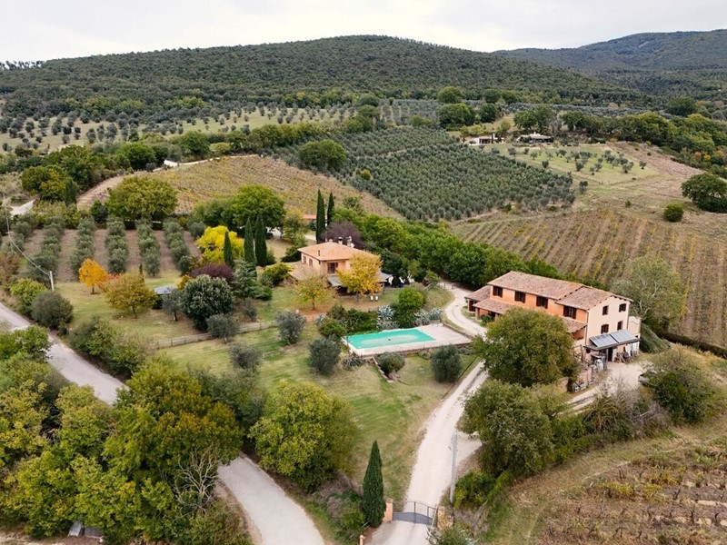 Casa Indipendente in Vendita a Montecchio, 1'390'000€, 780 m², con Box