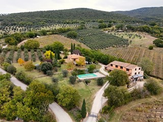 Casa Indipendente in Vendita a Montecchio, 1'390'000€, 780 m², con Box