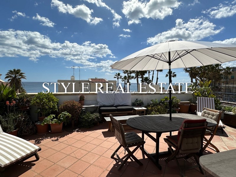 Quadrilocale in Vendita a Siracusa, zona Borgata, 270'000€, 84 m²