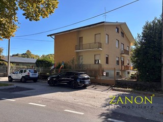 Casa Indipendente in Vendita a Gorizia, 320'000€, 316 m²