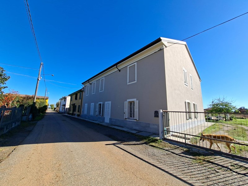 Casa Indipendente in Vendita a Alessandria, 260'000€, 200 m²