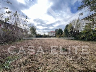 Terreno edificabile in Vendita a Ossona, 95'000€, 608 m²