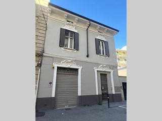 Casa Indipendente in Vendita a Lecco, 790'000€, 230 m²