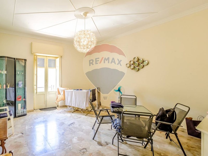 Appartamento in Vendita a Catania, 95'000&euro;, 130 m²