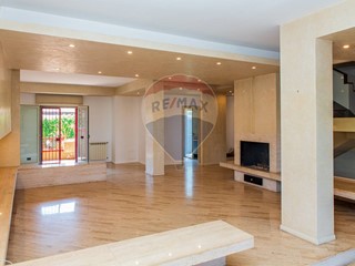 Villetta a schiera in Vendita a San Giovanni la Punta, 330'000€, 290 m²