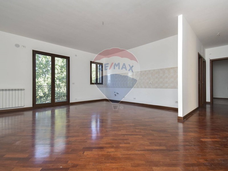 Bilocale in Affitto a Valverde, 700€, 70 m²