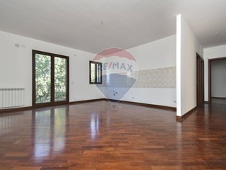 Bilocale in Affitto a Valverde, 700€, 70 m²