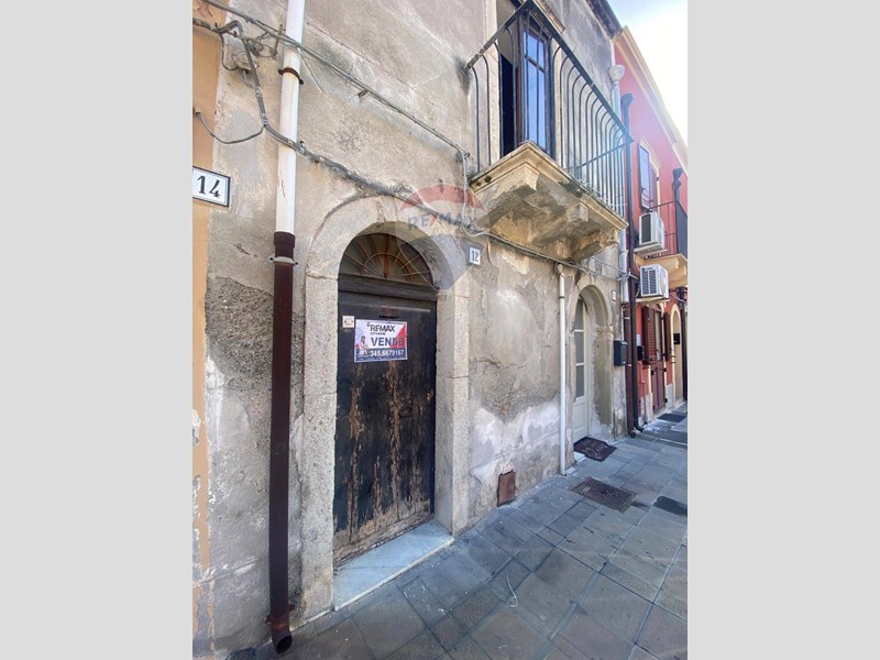 Casa Semi Indipendente in Vendita a Milazzo, 259'000€, 250 m²