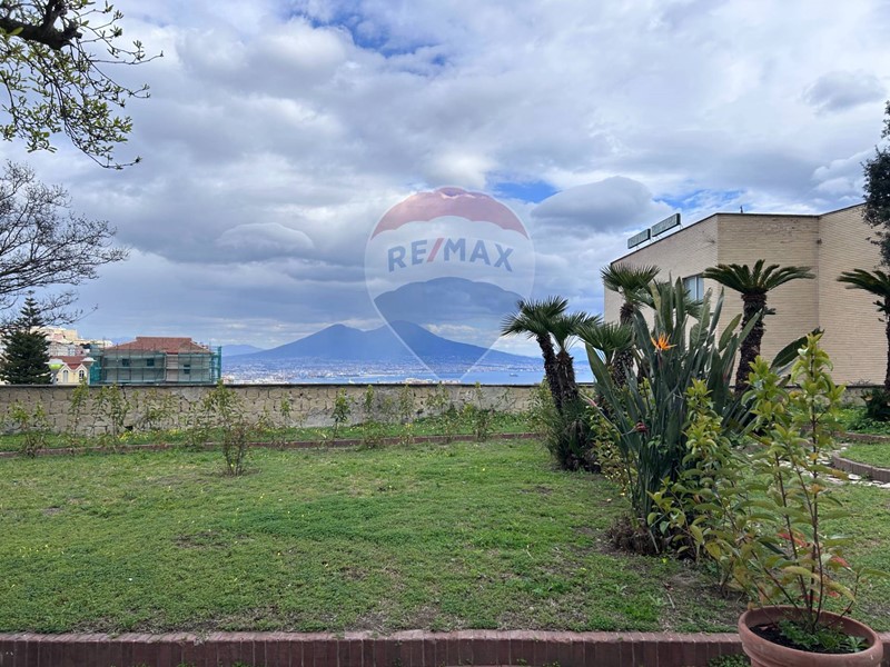 Casa Semi Indipendente in Affitto a Napoli, 1'000&euro;, 30 m²