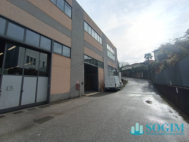 Capannone in Vendita a Lipomo, 180'000&euro;, 200 m²