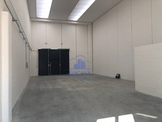 Capannone in Affitto a Busnago, 1'100&euro;, 161 m²