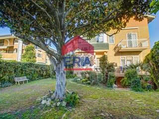 Villetta a schiera in Vendita a Roma, 499'000&euro;, 200 m²