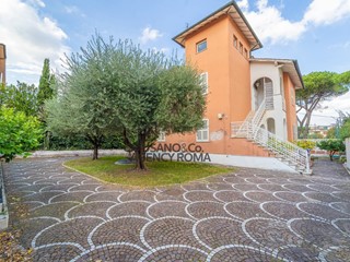 Villa in Vendita a Roma, 1'000'000&euro;, 330 m²