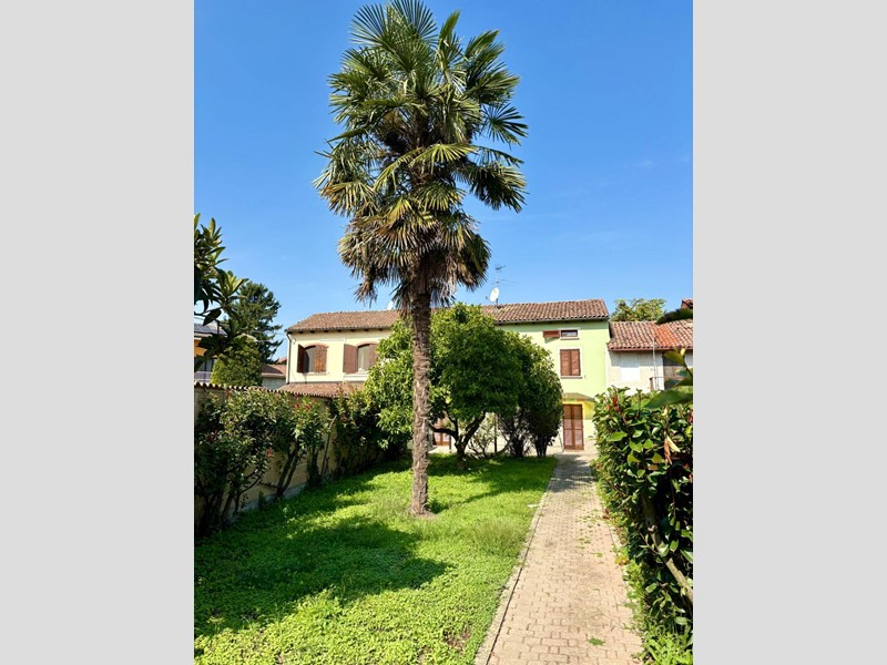 Casa Indipendente in Vendita a Casal Cermelli, 145'000€, 170 m²