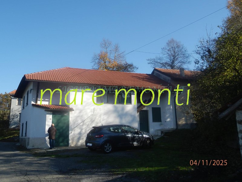 Villetta a schiera in Vendita a Giusvalla, 70'000€, 227 m²