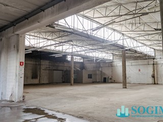 Capannone in Vendita a Saronno, 350'000&euro;, 1230 m²