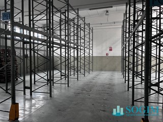 Capannone in Affitto a Settimo Milanese, 13'750€, 3300 m²