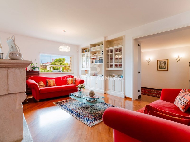 Villa in Vendita a Modugno, 449'000€, 446 m²