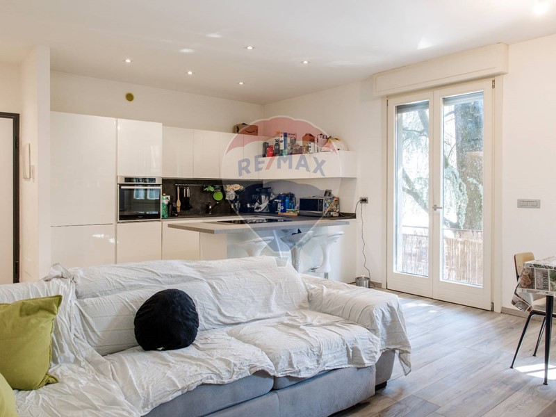 Trilocale in Vendita a Agrate Brianza, 299'000€, 193 m²