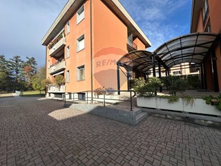 Ufficio in Vendita a Varese, 60'000€, 98 m²