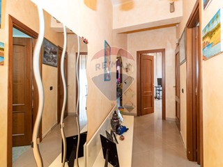 Quadrilocale in Vendita a Catania, 150'000&euro;, 121 m²