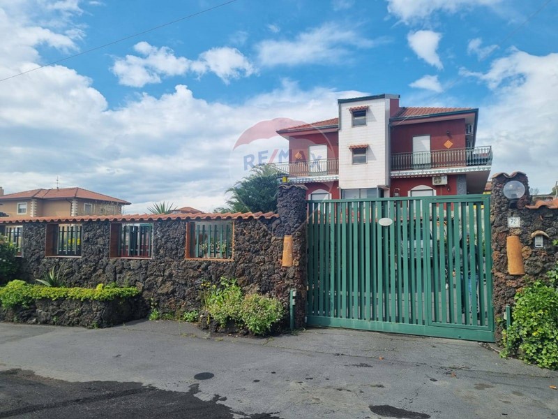 Casa Semi Indipendente in Vendita a Belpasso, 165'000€, 150 m²