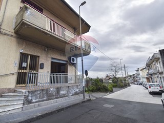 Immobile commerciale in Vendita a Aci Castello, 59'000&euro;, 77 m²