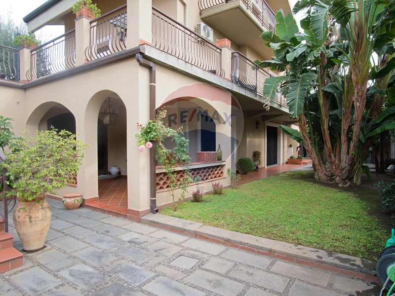 Villa in Vendita a Sant'Agata li Battiati, 785'000&euro;, 345 m²