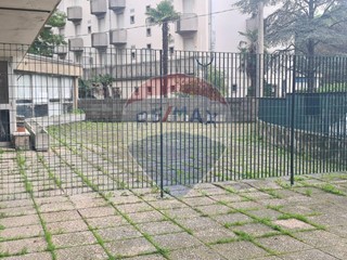 Immobile commerciale in Vendita a Castrocaro Terme e Terra del Sole, 35'000€, 830 m²