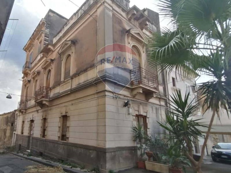 Casa Indipendente in Vendita a Lentini, 95'000€, 450 m²